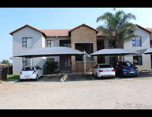 2 BEDROOM TOWNHOUSE FOR SALE IN BRENTWOOD PARK